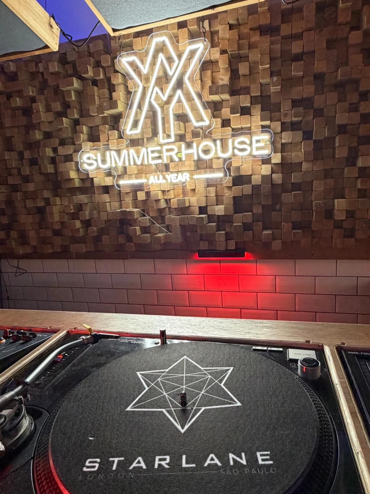 The Summerhouse Project: Starlane Pizza Bar