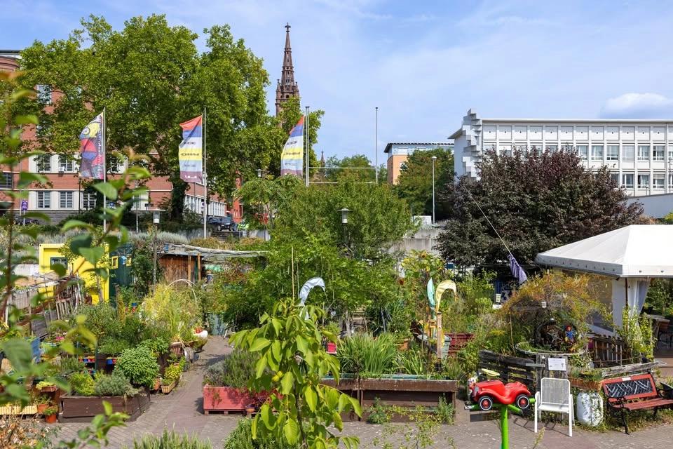 hack-museumsgARTen: Atelierabend im Garten: Ein Loblied auf die Farbe Grau