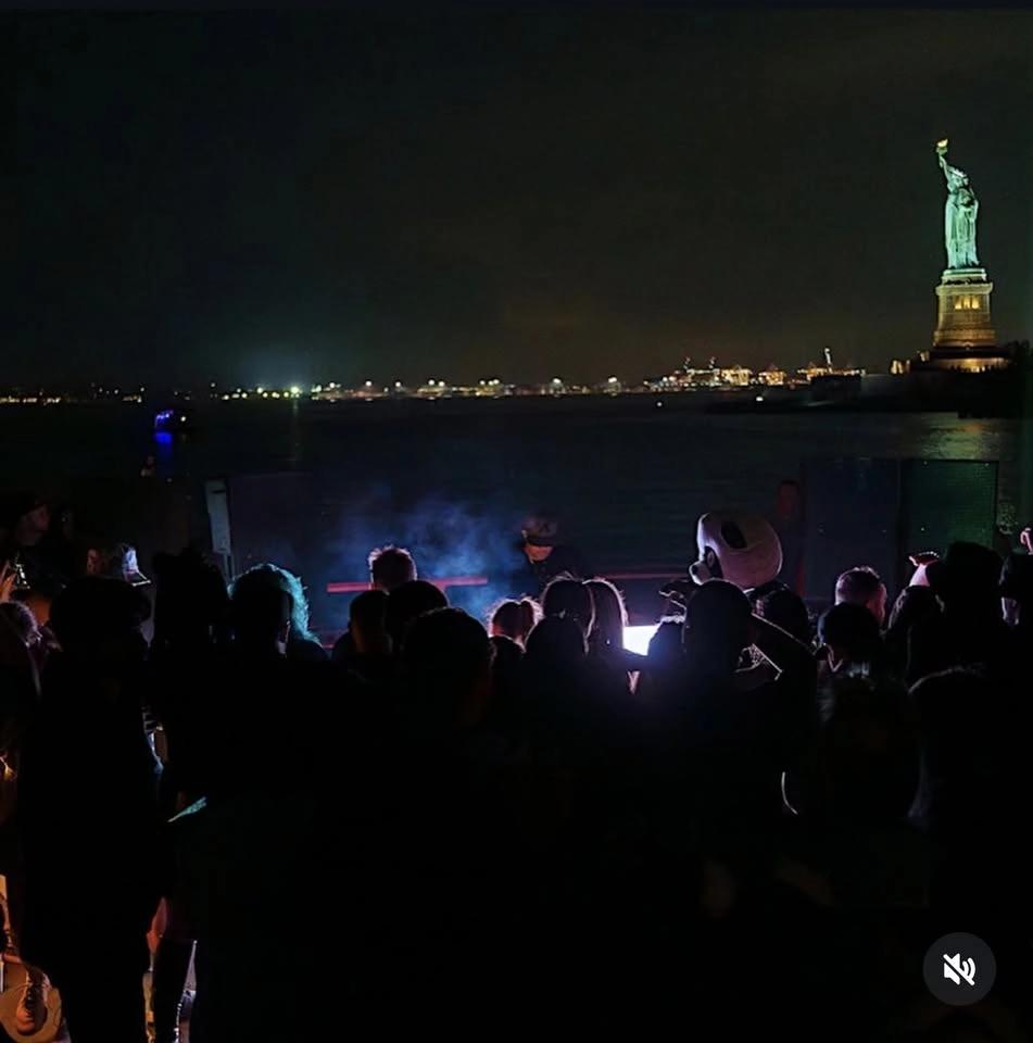 FRIDAY NYC HIP HOP VS. REGGAE® CRUISE PIER 36 SPRING MIDNIGHT YACHT PARTY