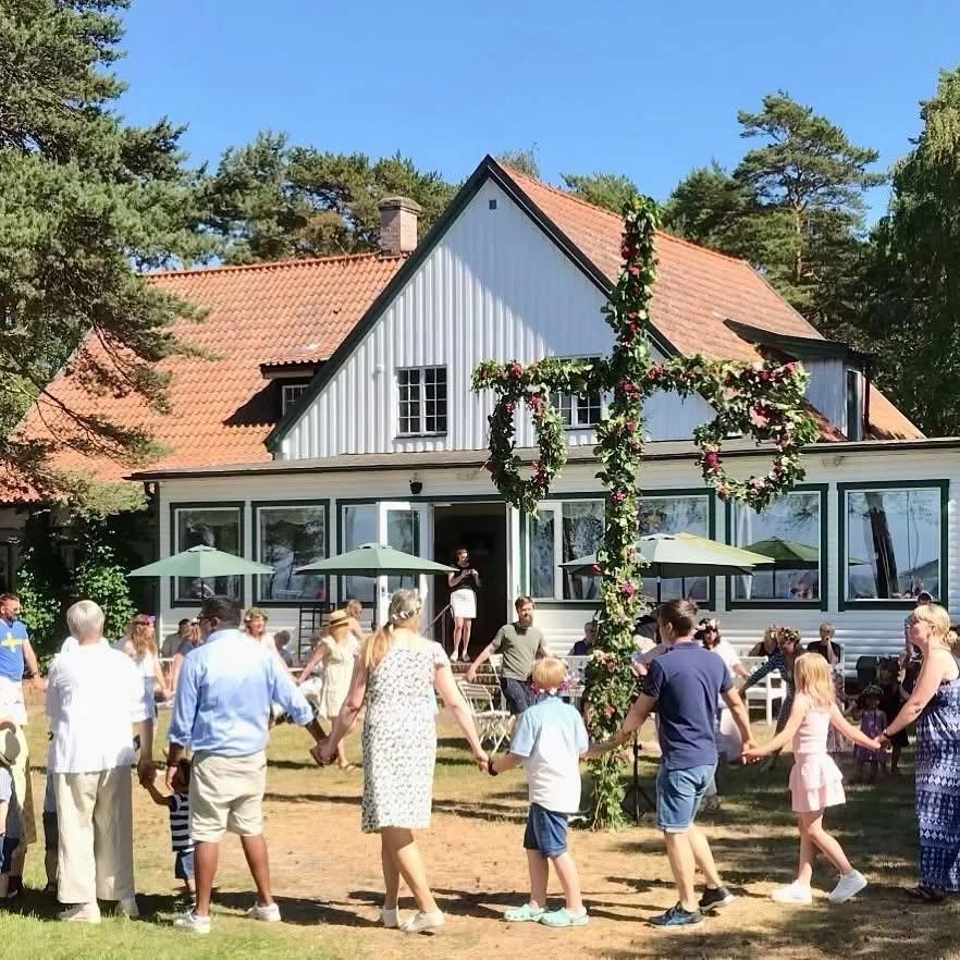 MIDSOMMAR PÅ HÖLLVIKSSTRAND