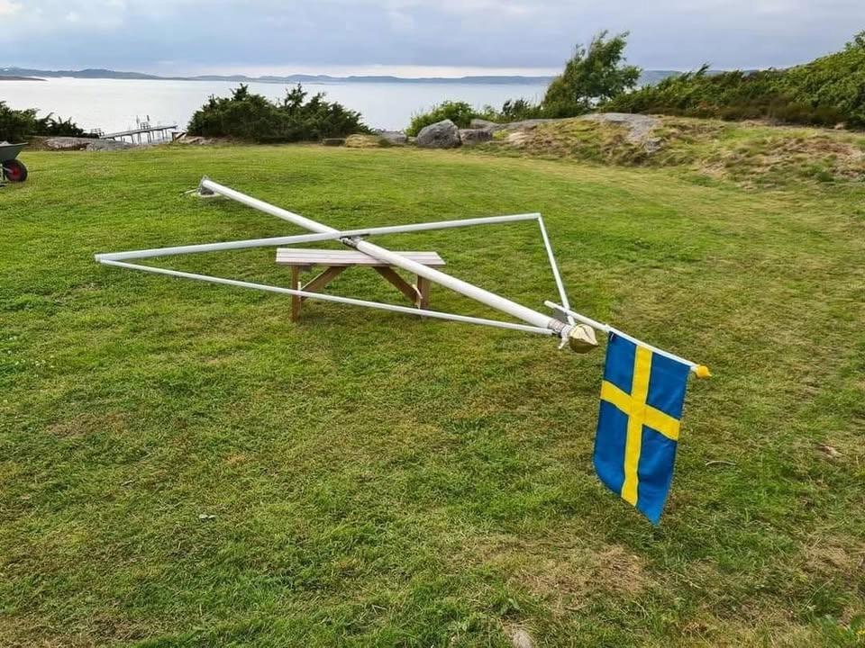 Vi klär midsommarstången!
