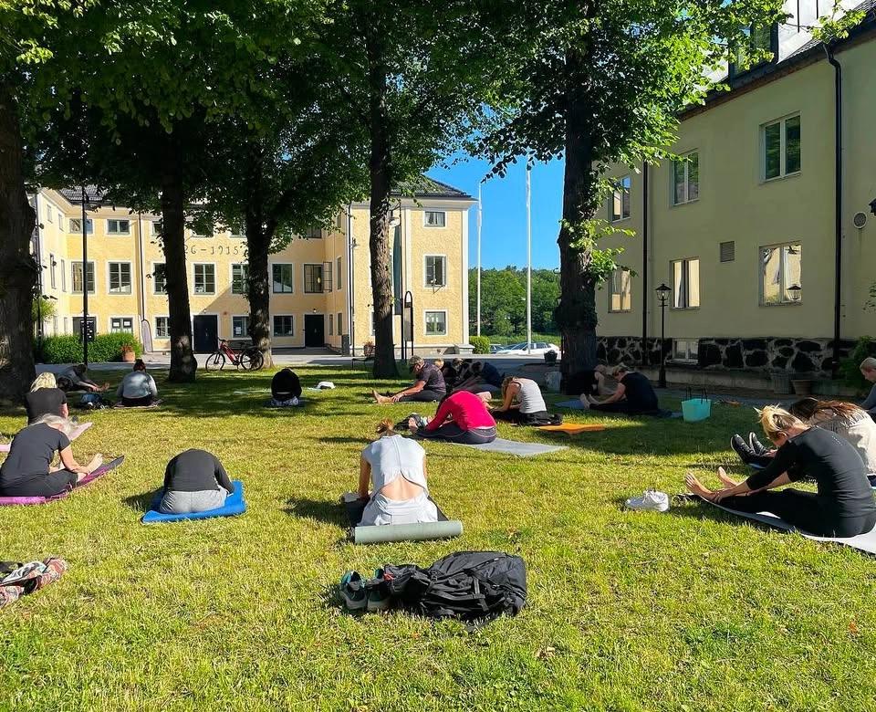 YOGA I PARKEN - Gratis Drop In