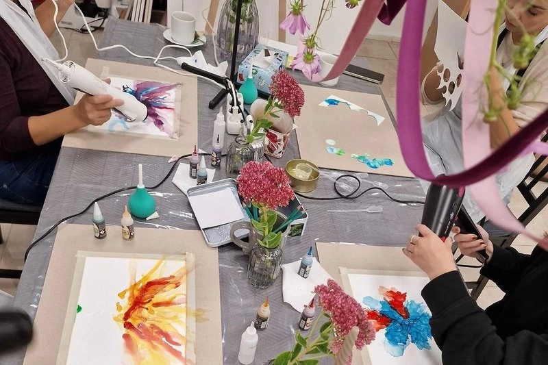 Alkoholový inkoust: abstraktní workshop