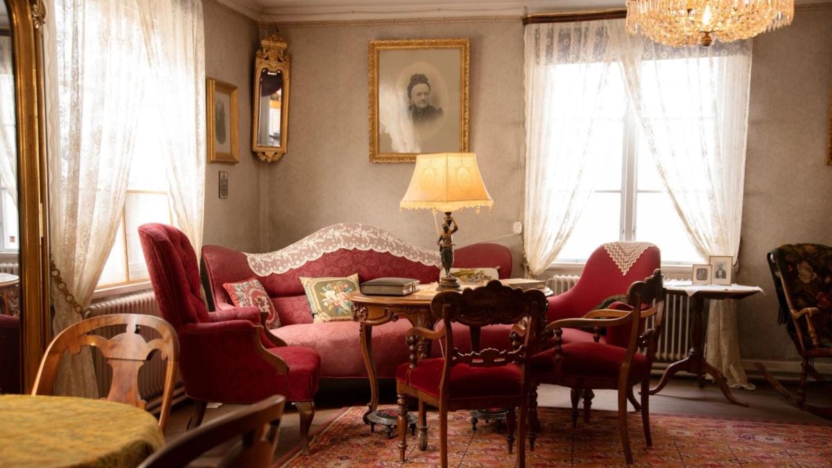 Aschanska gården på svenska