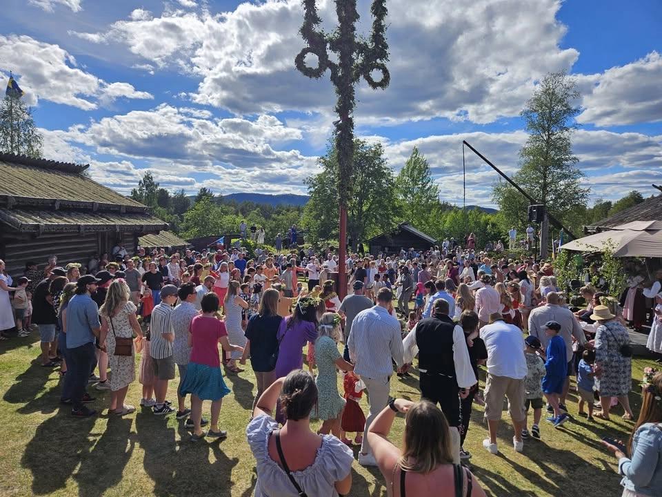 Midsommarfirande på Rots Skans