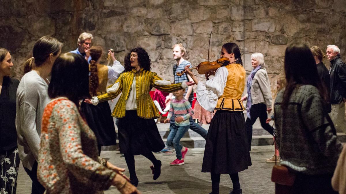Drottningen dansar
