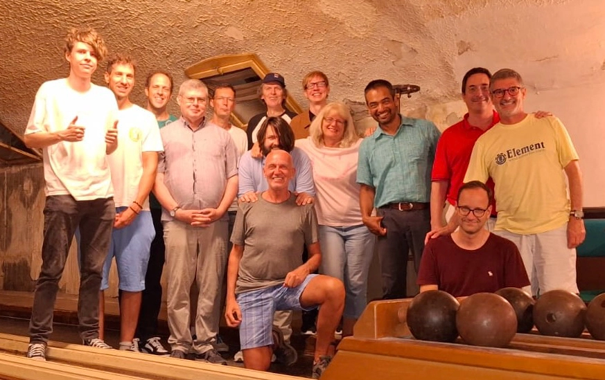 đł Letâs play 9-pin bowling! âQueer Kegelnâ