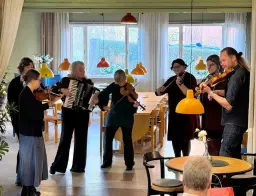 Musikgudstjänst i folkton, med nyskriven folkmusik