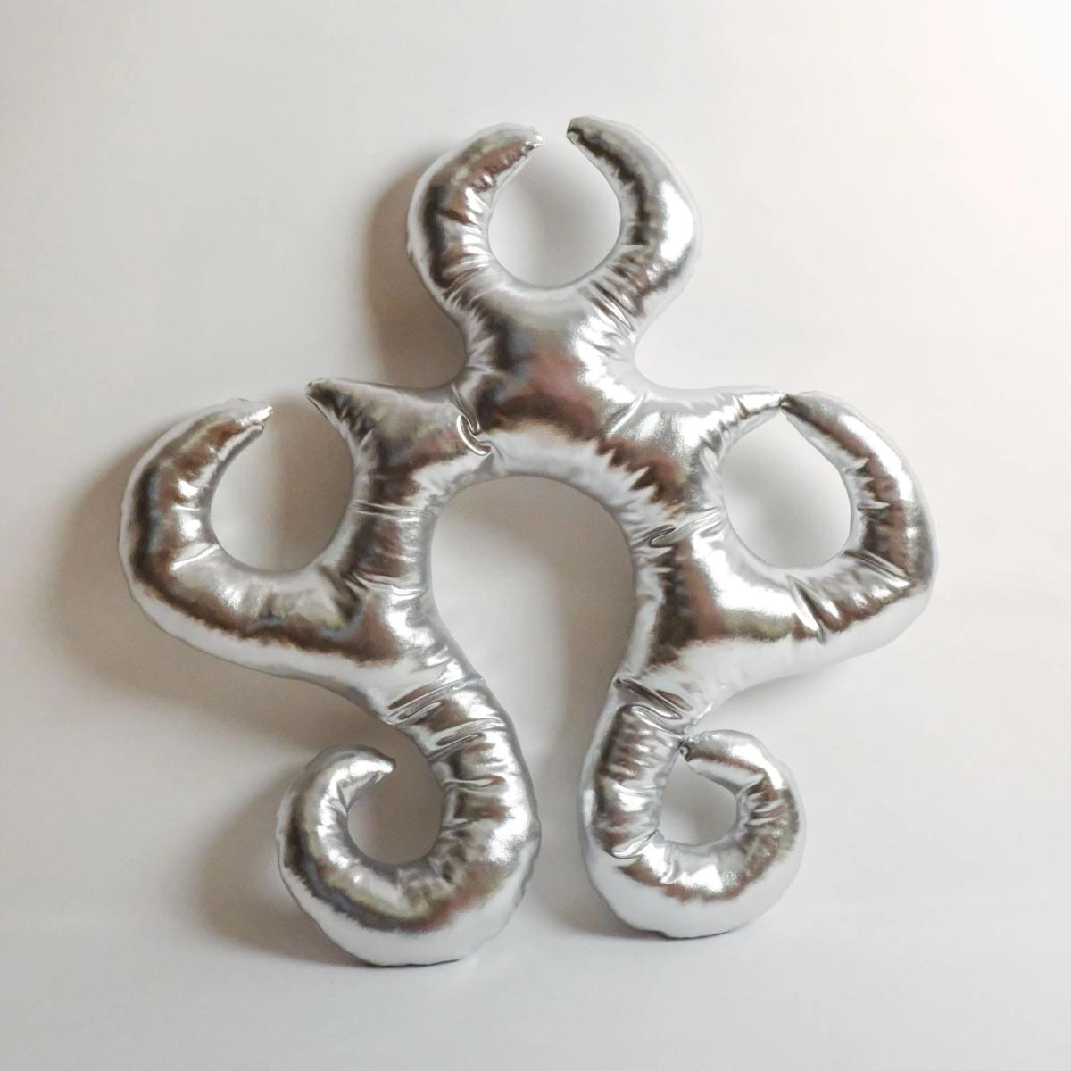 Learn to Make a Sculptural Throw Pillow