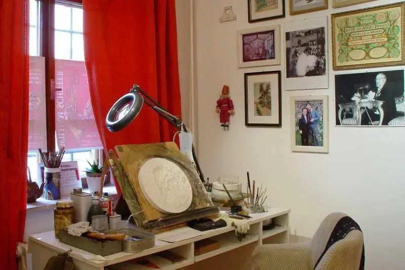 Život a dielo sochára a medailéra Williama Schiffera