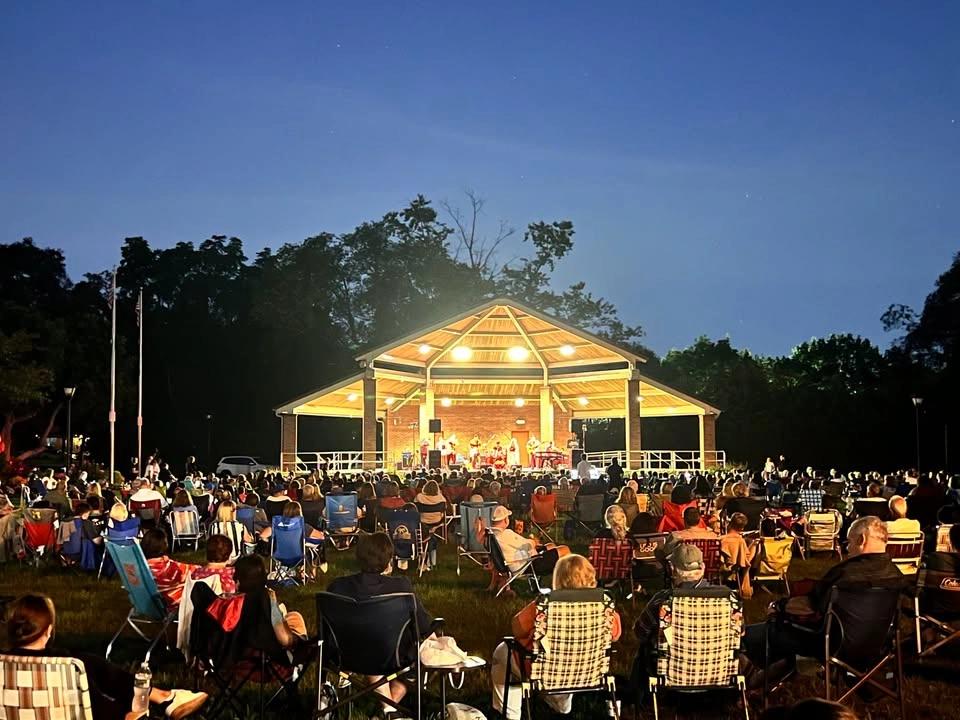 Free concert in the park at Mineola Amphitheater with Mystic!