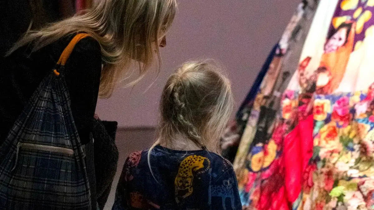 Familjevisning med Elin Ek