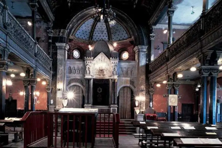 Trace of Memory: A Contemporary Look at the Jewish Past in Poland