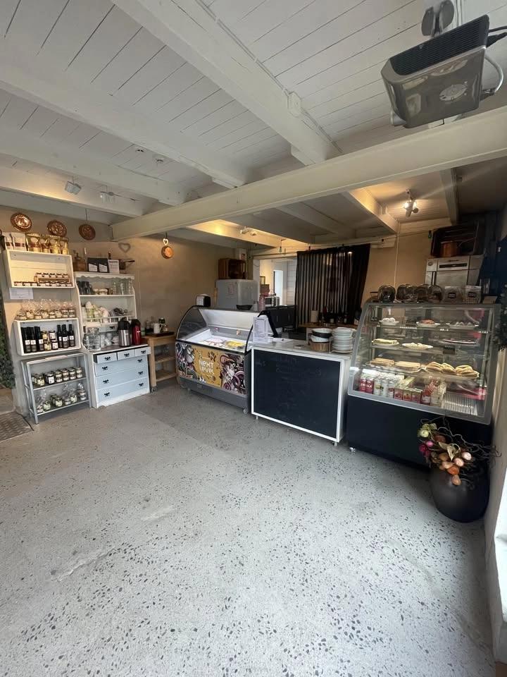 Gårdscafé med hantverksbutik