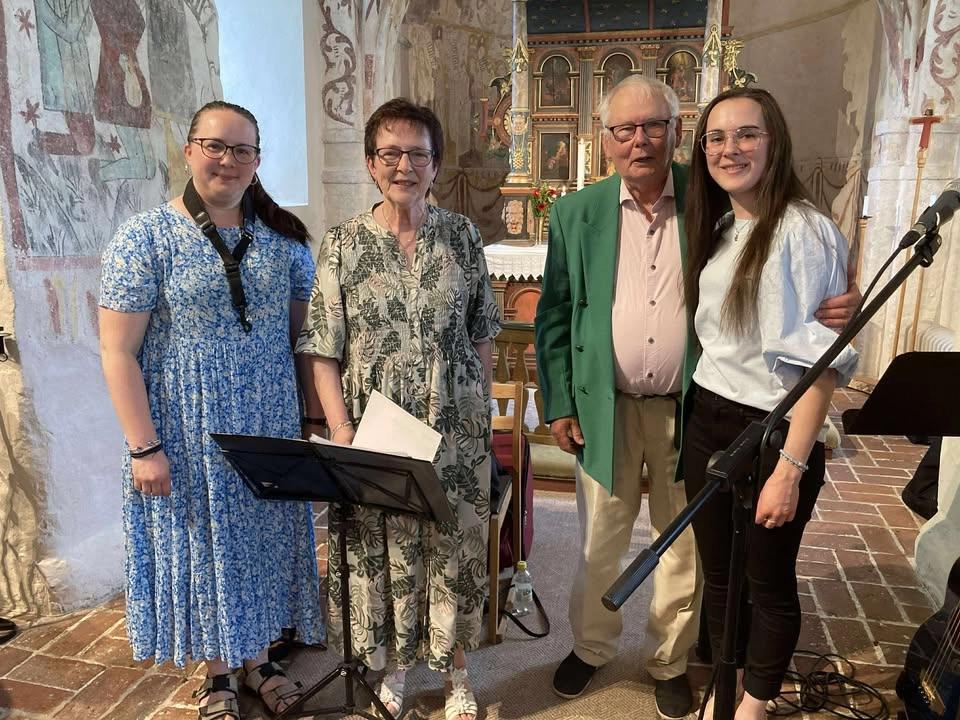 Bygdespelarna + Curre i Farstorps vägkyrka