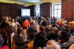 Slovné spojenia s Luciou Molnár Satinskou: Jazyky za zubami