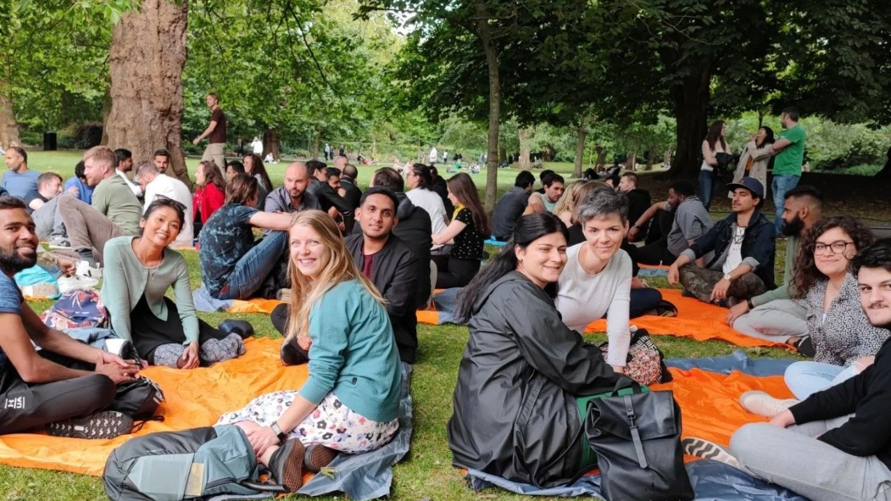 đ INTERNATIONAL MEETUP đ