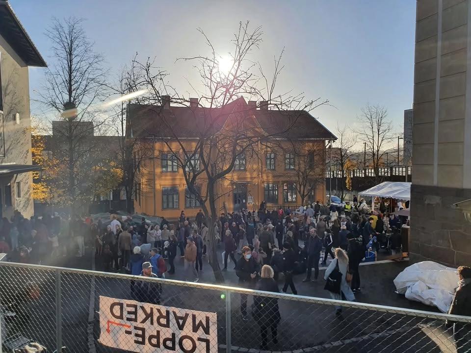 Loppemarked Løren skole, lørdag 11-16 og søndag 11-15