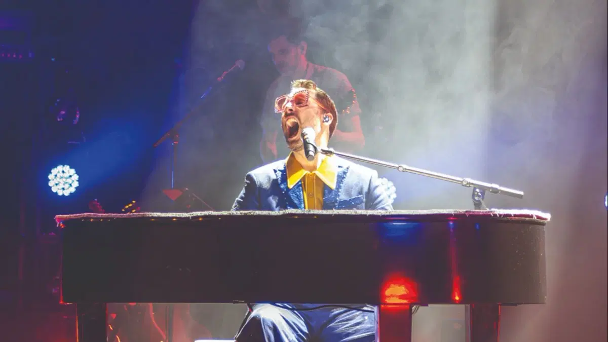 A True Elton John Tribute i Fröslunda Hage