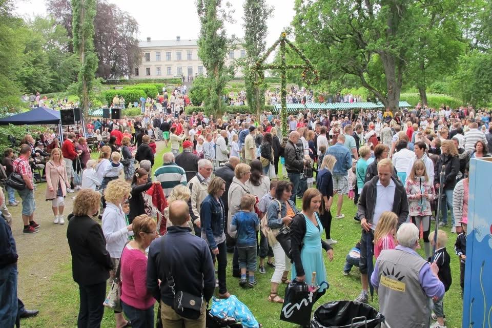 MIDSOMMARFIRANDE I KARLSLUND