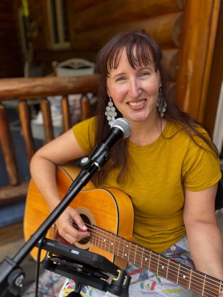 Beth Staidl at Roll-On-Records 🎶