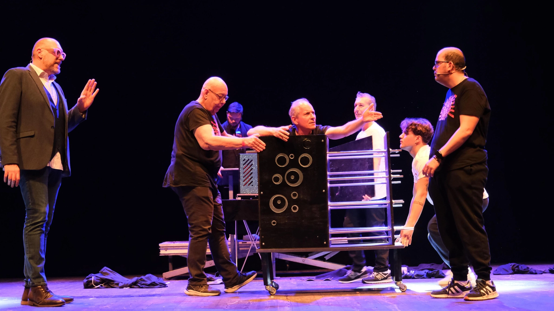 `Abracadown` diventa un tour.