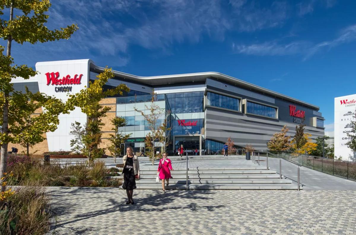 Přenos finále mistrovství světa ve fotbale 2026 na střeše Westfield Chodov