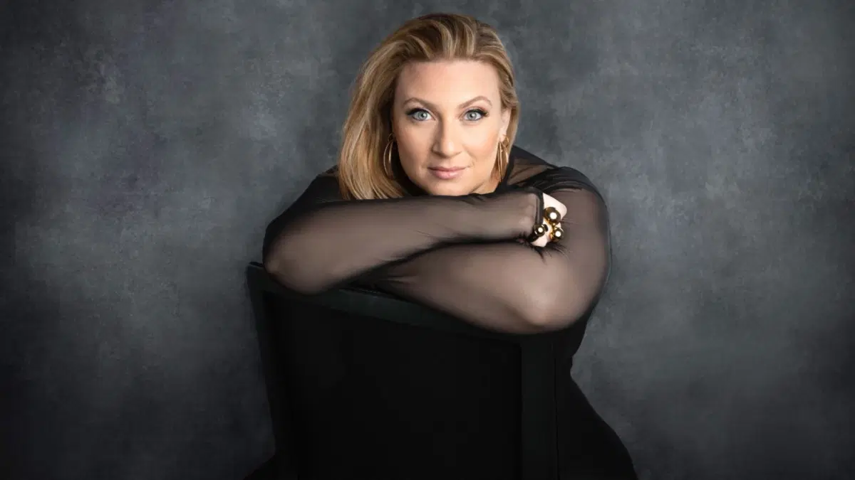 Sarah Dawn Finer - Lindesberg, Lindeskolans aula