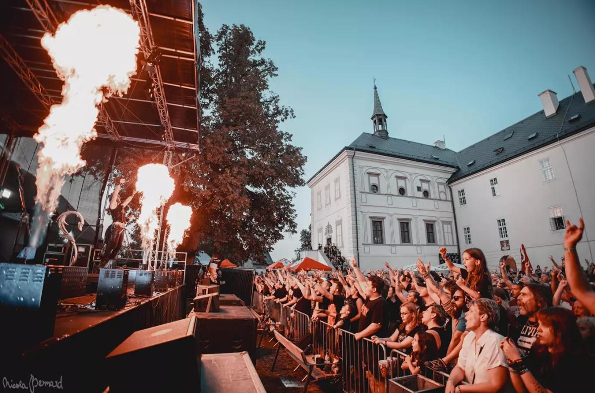 Koncert Dymytry na zámku Svijany