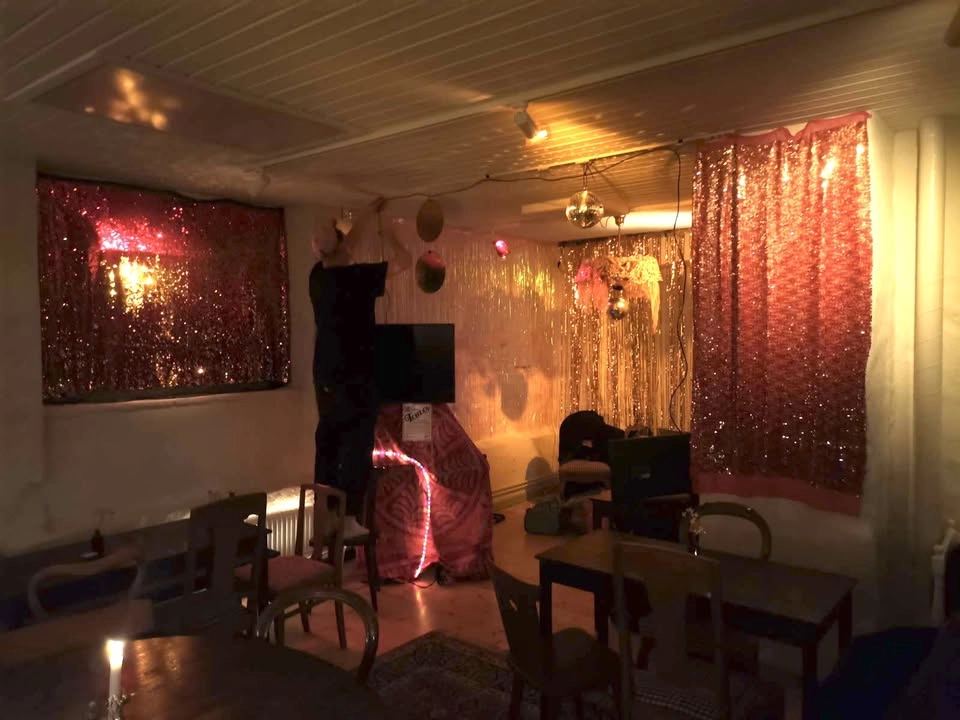 Karaoke på Sallys: Klubb Tondöv!