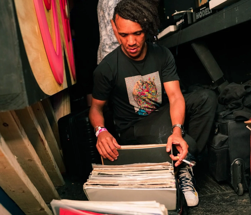 Les Enfants pres. Dyed Soundorom All Night Long