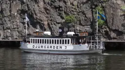 Åk Djurgården – Slussen med klassisk Djurgårdsfärja