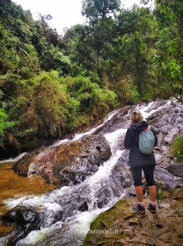 SENDERISMO CASCADAS DE ARVÍ