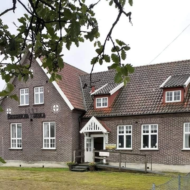 Bakluckeloppis vid Bassholma fd skola