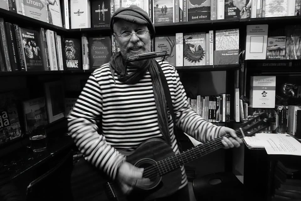 BUSKING NA ZAHRÁDCE: Původní Bureš acoustic