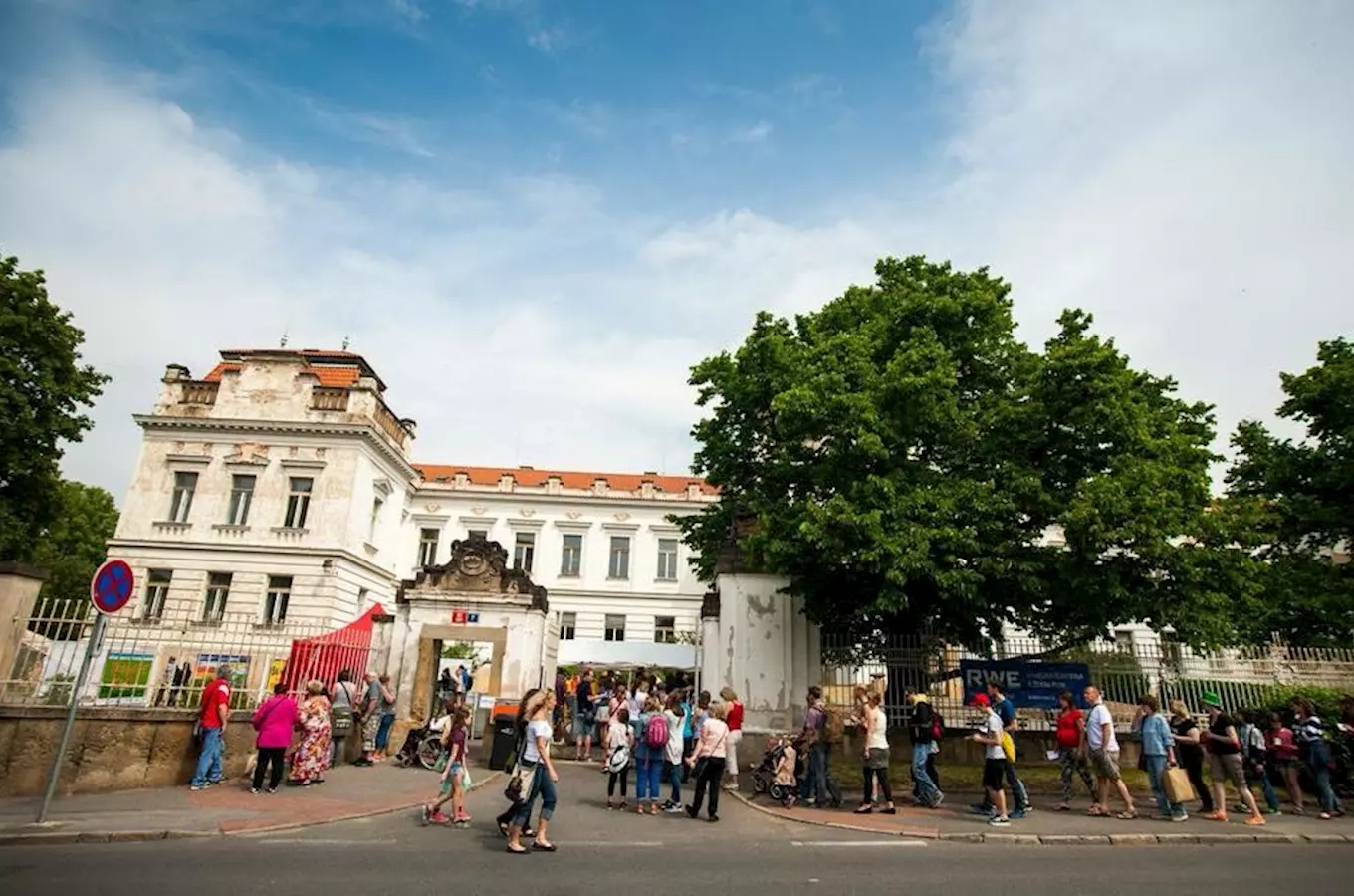 Mezi ploty 2026 – hudební a divadelní festival v Bohnicích