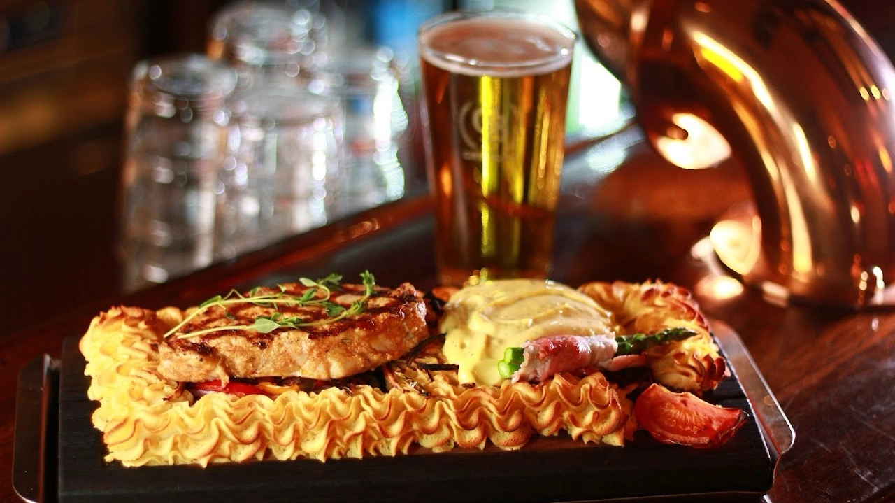 Tuesday International Hangout At Lion Bar!