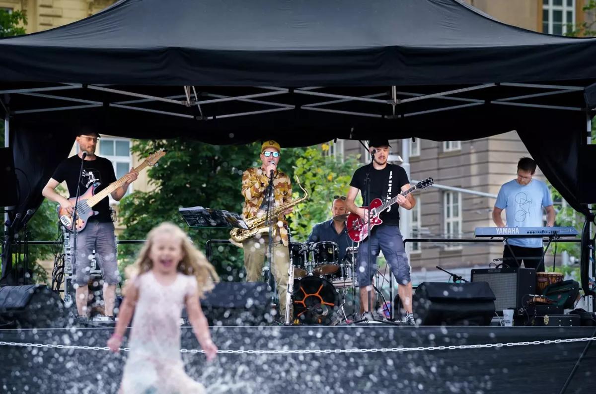 Festival Uprostřed 2026 – kultura pod širým nebem v Brně