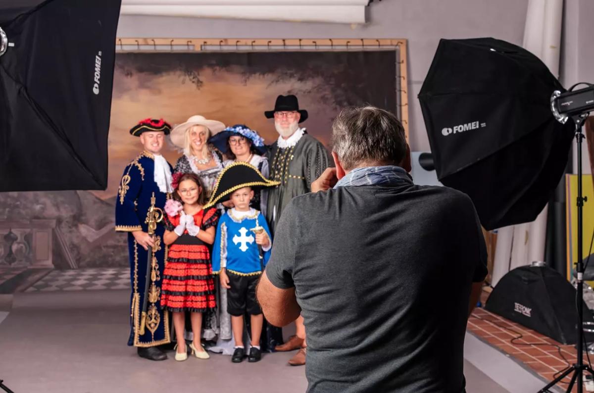 Fotografování v historických kostýmech v Muzeu fotografie