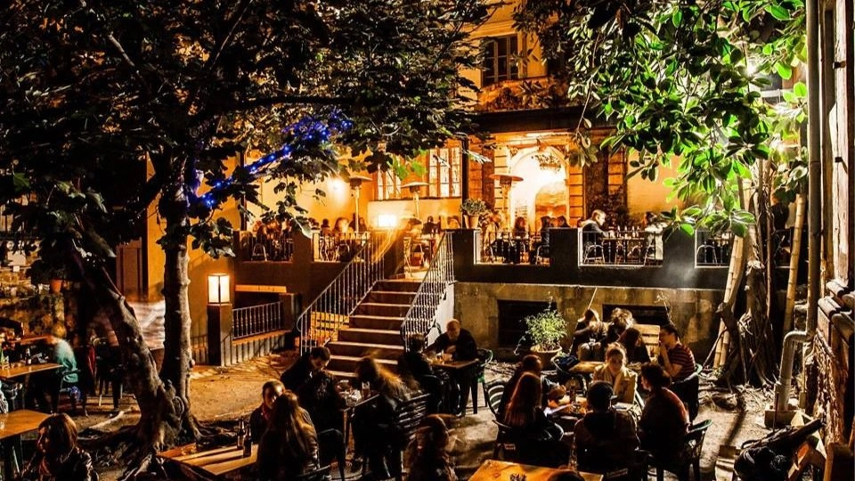 🍸🌳🎨 Taller de dibujo y acuarela en el Jardín del Antic Treatre 🎋