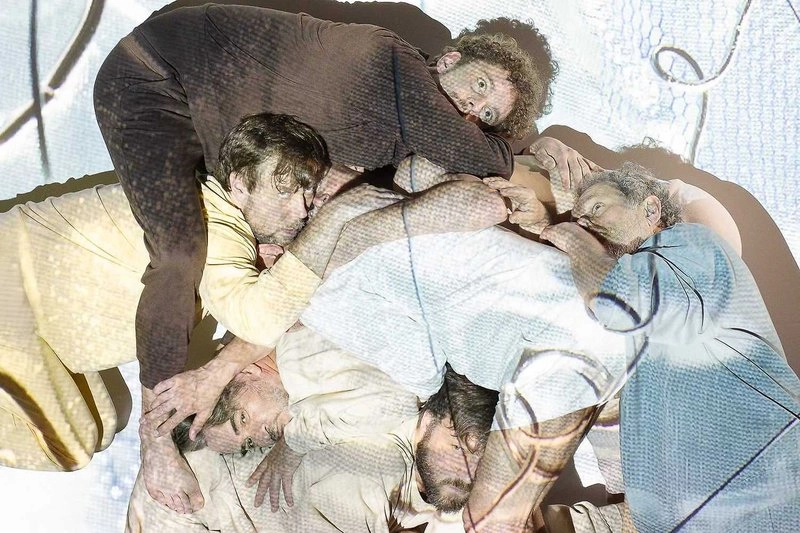 Moje kopyta rozryla už zem