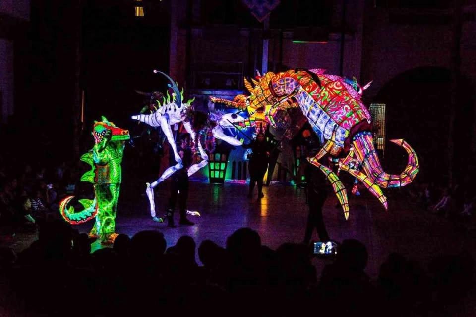 La Fiesta de Coloricuaro -Alebrijes Gigantes Iluminados