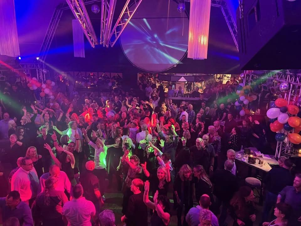 BadenMedia Ü-30 Fete: Weingarten, Kärcherhalle