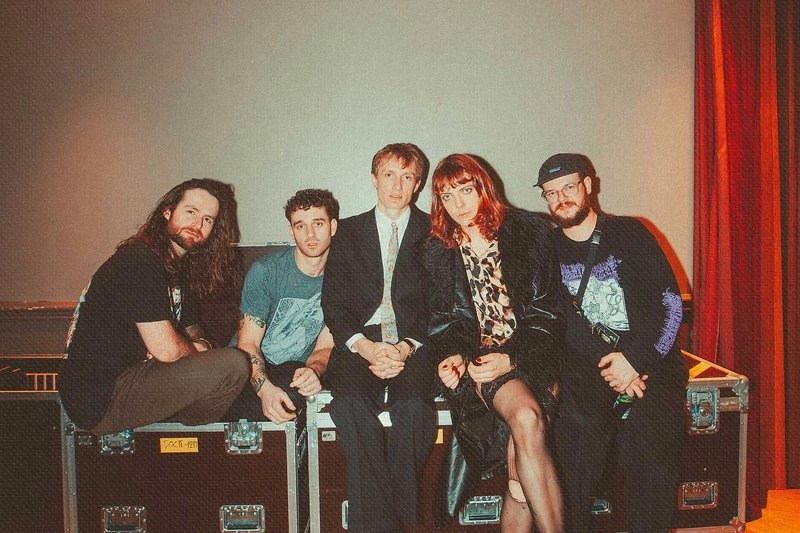 DITZ + support: Ravebombs