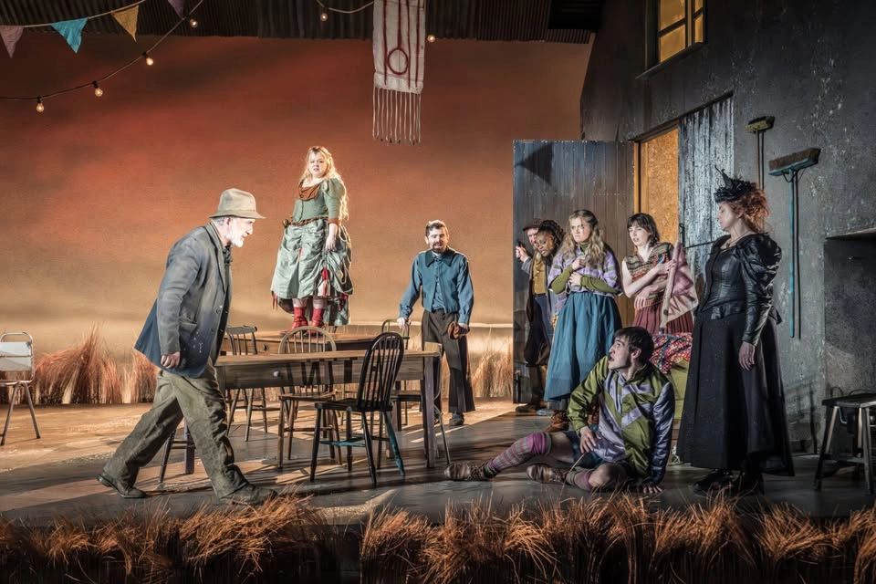 National Theatre - THE PLAYBOY OF THE WESTERN WORLD - På Bio Roy