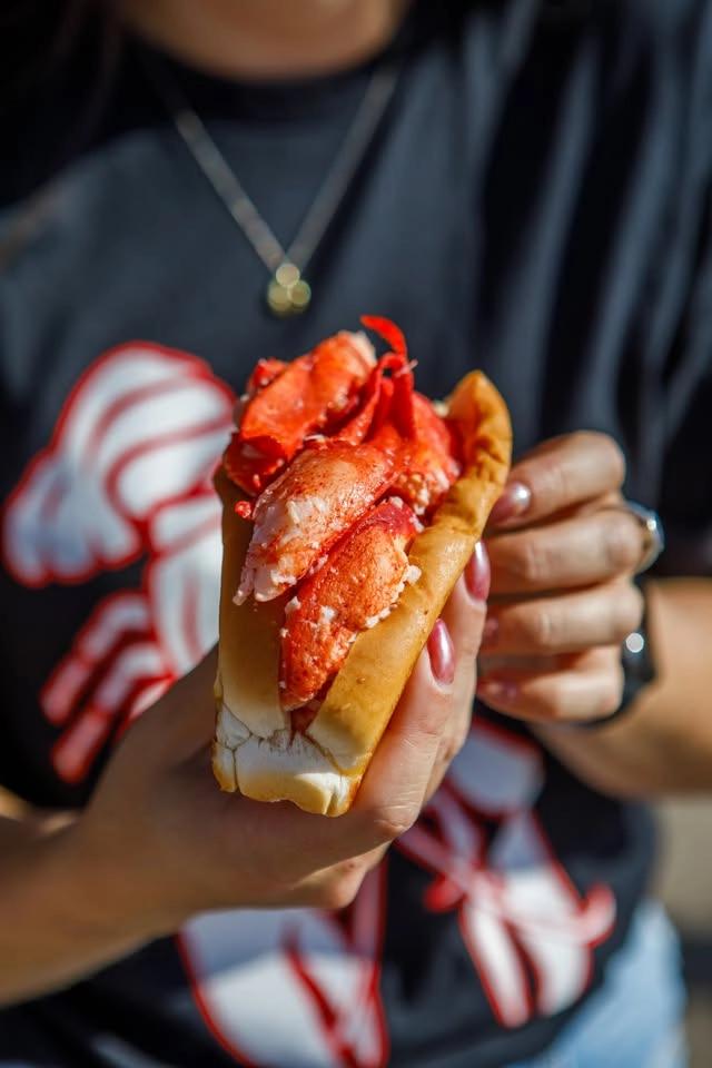 Cousins Maine Lobster in Oakland, 180 Grand Avenue