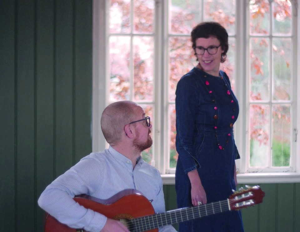 Middagsbön med lunchmusik: Poetiskt och sinnligt