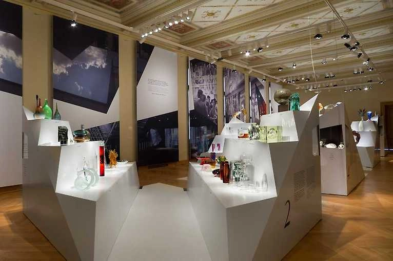 Komentovaná prohlídka výstavy Plejády skla 1946–2019