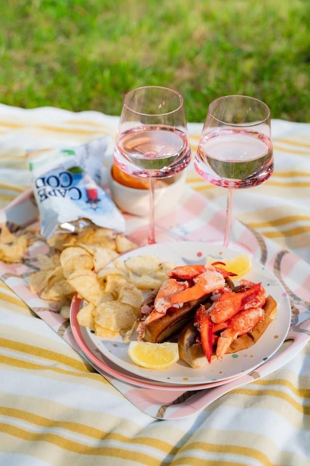 🦞 Cousins Maine Lobster at Mid-Wilshire – Near Trader Joe’s 📍 263 S La Brea Ave, L A, CA 90036 🌴