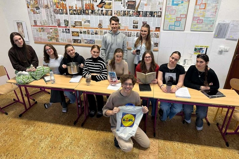 Chci zpátky školné